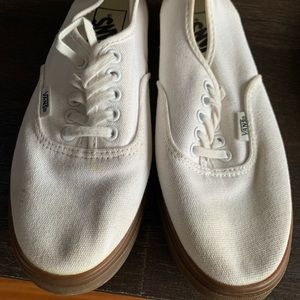Like-new vans gum-sole shoes